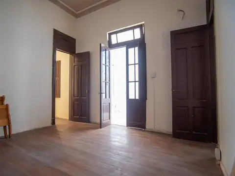 Casa 8 ambientes con 3 baños