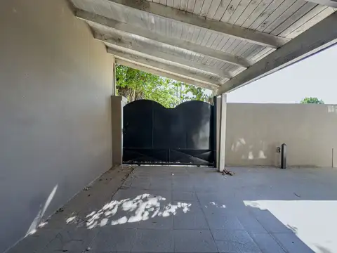 CASA EN VENTA 6 AMBIENTES ALEJANDRO KORN