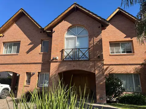 Casa 7 ambientes con 3 baños