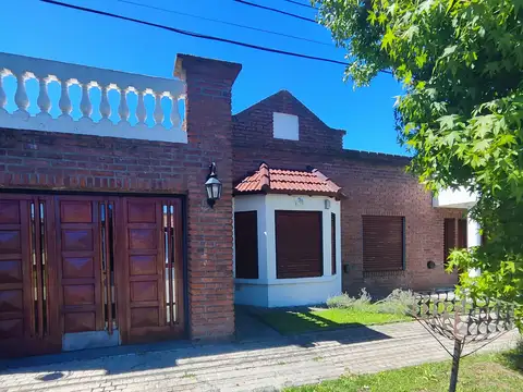 Hermosa Casa en 2 Lotes Bº Parque Ezperanza Lujan