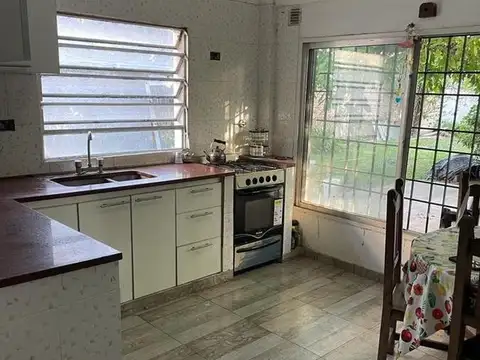 Casa 4 ambientes con 1 baño