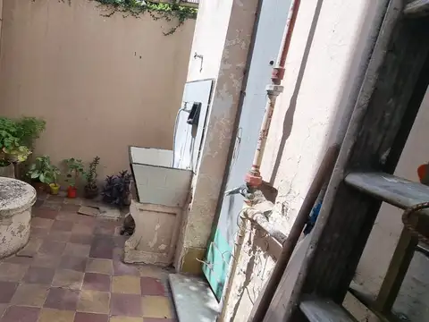 Monseñor De Andrea 100