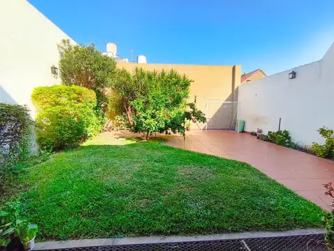 VENTA DE CASA 4 AMBIENTES EN VERSALLES