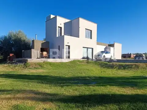 EN ALQUILER CASA 2 DORMITORIOS EL VERGEL