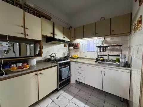 Casa 6 ambientes con 2 baños