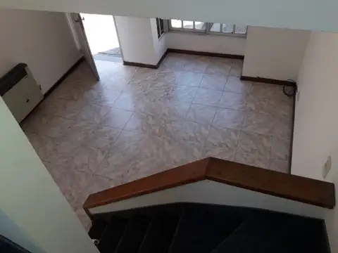 DUPLEX TRES AMBIENTES A METROS DE MOSCONI Y TRIUNVIRATO.