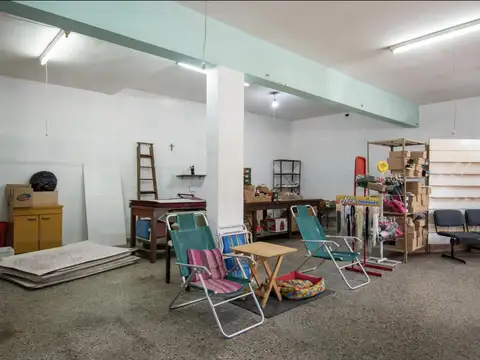 Depósito en Matheu con vivienda en Planta Alta