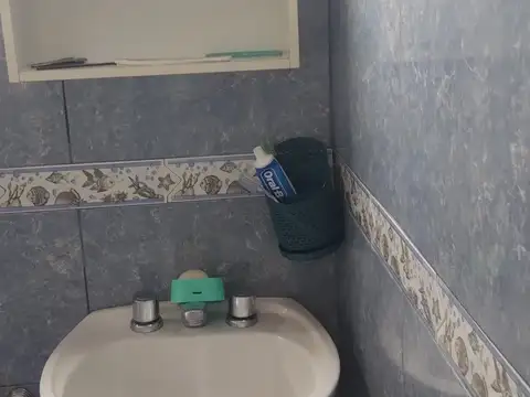 Departamento tipo casa en venta en Carapachay. Excelente ubicación a 1/2 cuadra centro