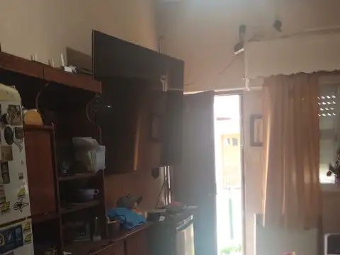 Departamento tipo casa en venta en Carapachay. Excelente ubicación a 1/2 cuadra centro