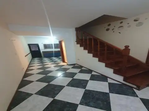 Casa 3 ambientes con 2 baños