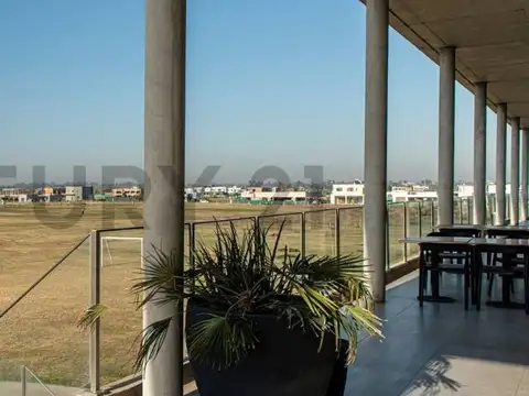 Lote en venta en el Barrio Gaboto, con fondo a laguna 950M2