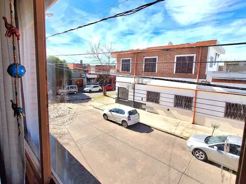 DEPARTAMENTO 1ER PISO/ 2 DORMITORIOS (opción a 3). También posibilidad venta en bloque los 3 deptos.