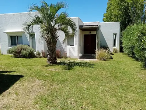 Casa en Barrio Cerrado a la Venta de 2 dormitorios , Altos de Montoya.