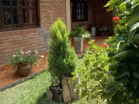 CASA EN VENTA EN  BARRIO ROBERTO DE VICENZO GRANDE