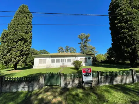 Gran chalet estilo ingles sobre calle Evans de Pueblo Liebig