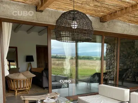 Casa en Venta con 3 cocheras