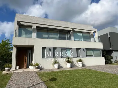 Casa venta 7 ambientes en Ayres Plaza Pilar lote de 600 m2