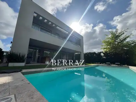 Casa venta 7 ambientes en Ayres Plaza Pilar lote de 600 m2