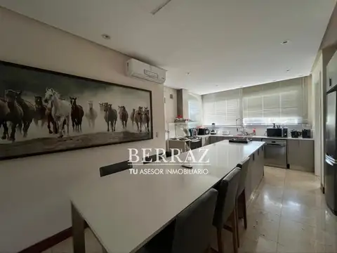 Casa venta 7 ambientes en Ayres Plaza Pilar lote de 600 m2