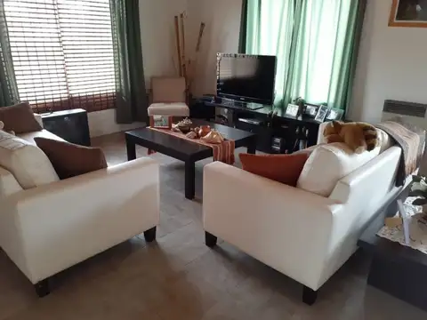 Casa en Venta con 3 cocheras