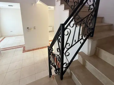 Casa 6 ambientes con 1 baño