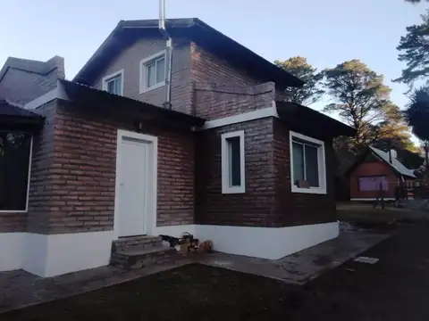 Casa 4 ambientes con 2 baños