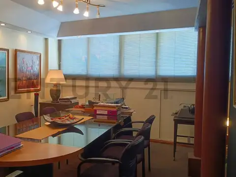 Oficina 6 ambientes con 1 baño