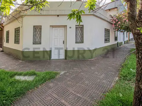 Casa 8 ambientes con 3 baños