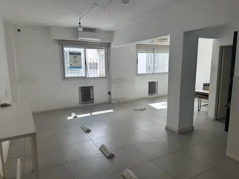 Oficina 4 ambientes con 2 baños