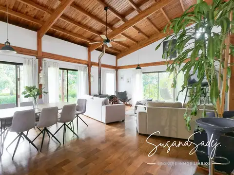 Casa en Venta con 2 cocheras