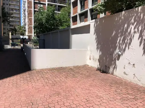 Cochera en venta en Martínez.