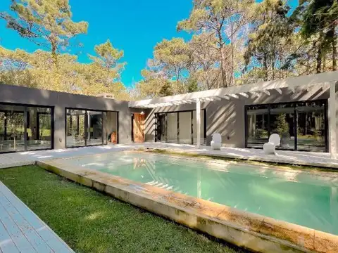 Casa 4 ambientes con 3 baños