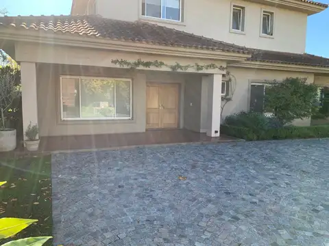 Casa 6 ambientes con 6 baños