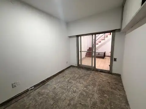 P.H. 2 ambientes con patio y terraza