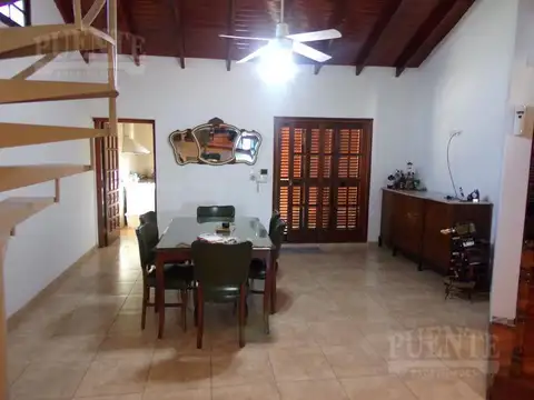 Casa en Venta con 2 cocheras