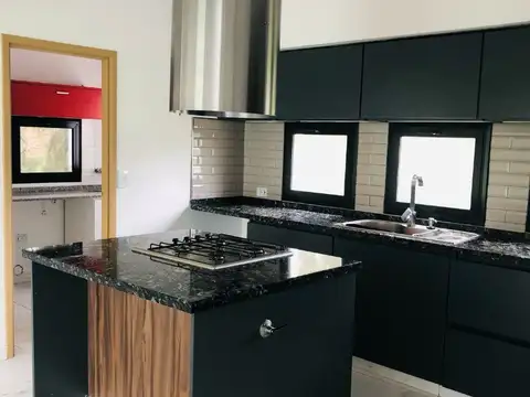 Casa en venta en Barrio las Golondrinas en Hudson Apta credito