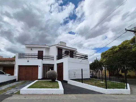 VENTA CASA 3 DORMITORIOS POETA LUGONES