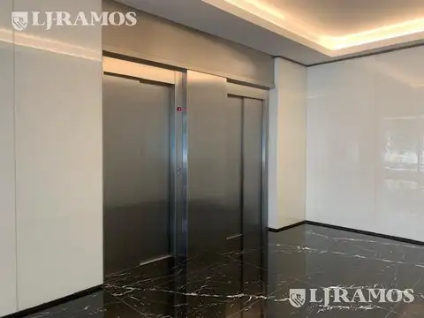 Oficina en Alquiler con 7 cocheras