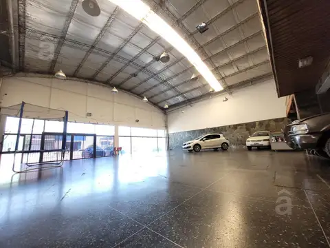 Galpón/Local en Venta en Loma Hermosa - Ingreso por dos Avenidas