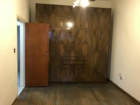 Casa 6 ambientes con 2 baños