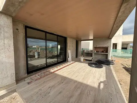 ACCESO A EL CANTON 100