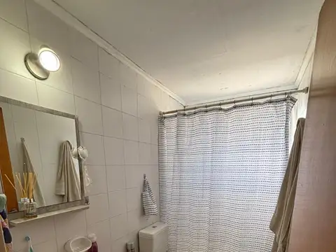 DEPTO CON COOCHERA FRENTE A LA CANCHA DE QUILMES U$S 50.000.-