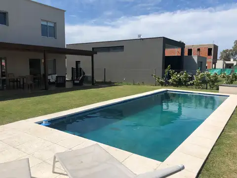Casa  en Venta en Vila Marina I, Villanueva, Tigre