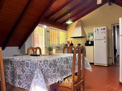 Casa en Venta con 3 cocheras