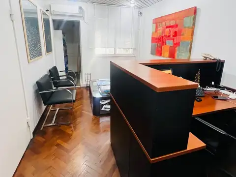 Avenida Presidente Roque Sáenz Peña 700