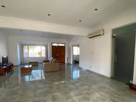 Casa en Venta en Castelar, USD 350.000