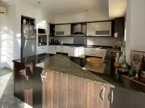 Casa venta 5 ambientes Castelar Norte