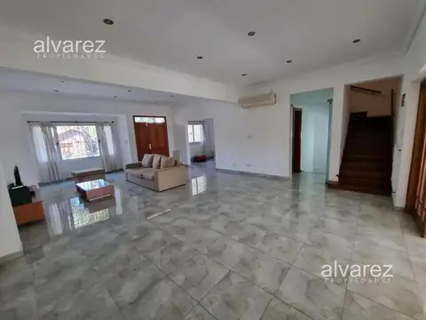 Casa en Venta con 4 cocheras