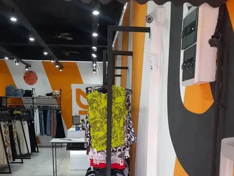 VENTA - FONDO DE COMERCIO DE INDUMENTARIA - CENTRO