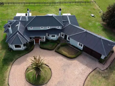 Casa 7 ambientes con 2 baños